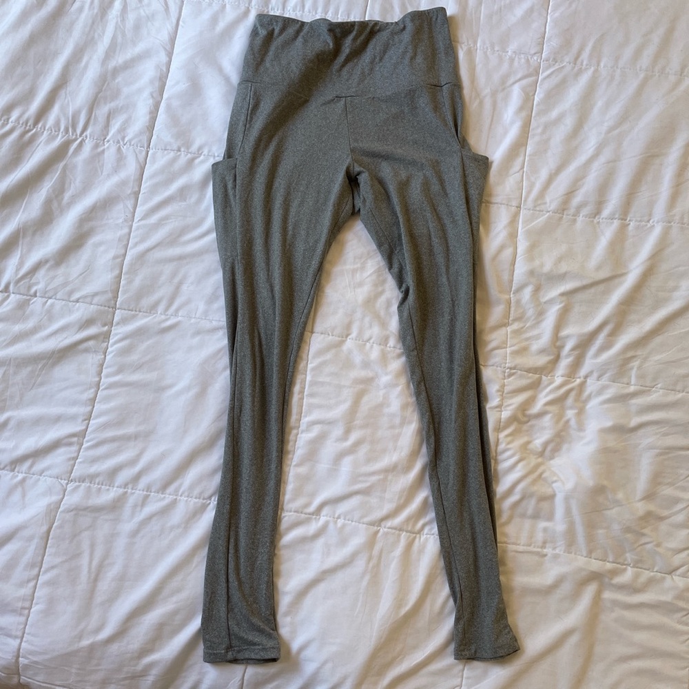 gray leggings